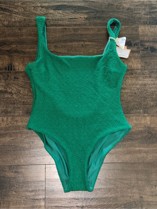 Berlook Other - NWT Green Textured Scoop Back One Piece Swimsuit